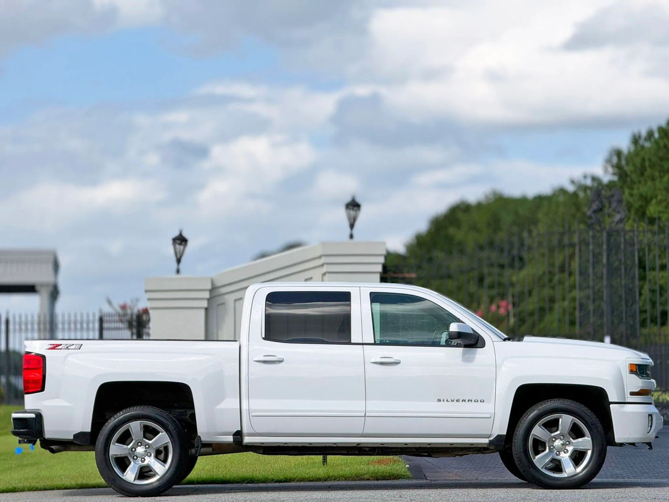 chevrolet silverado 1500 2018 3GCUKREC0JG229438 image chevrolet silverado 1500 2018 3GCUKREC0JG229438 image